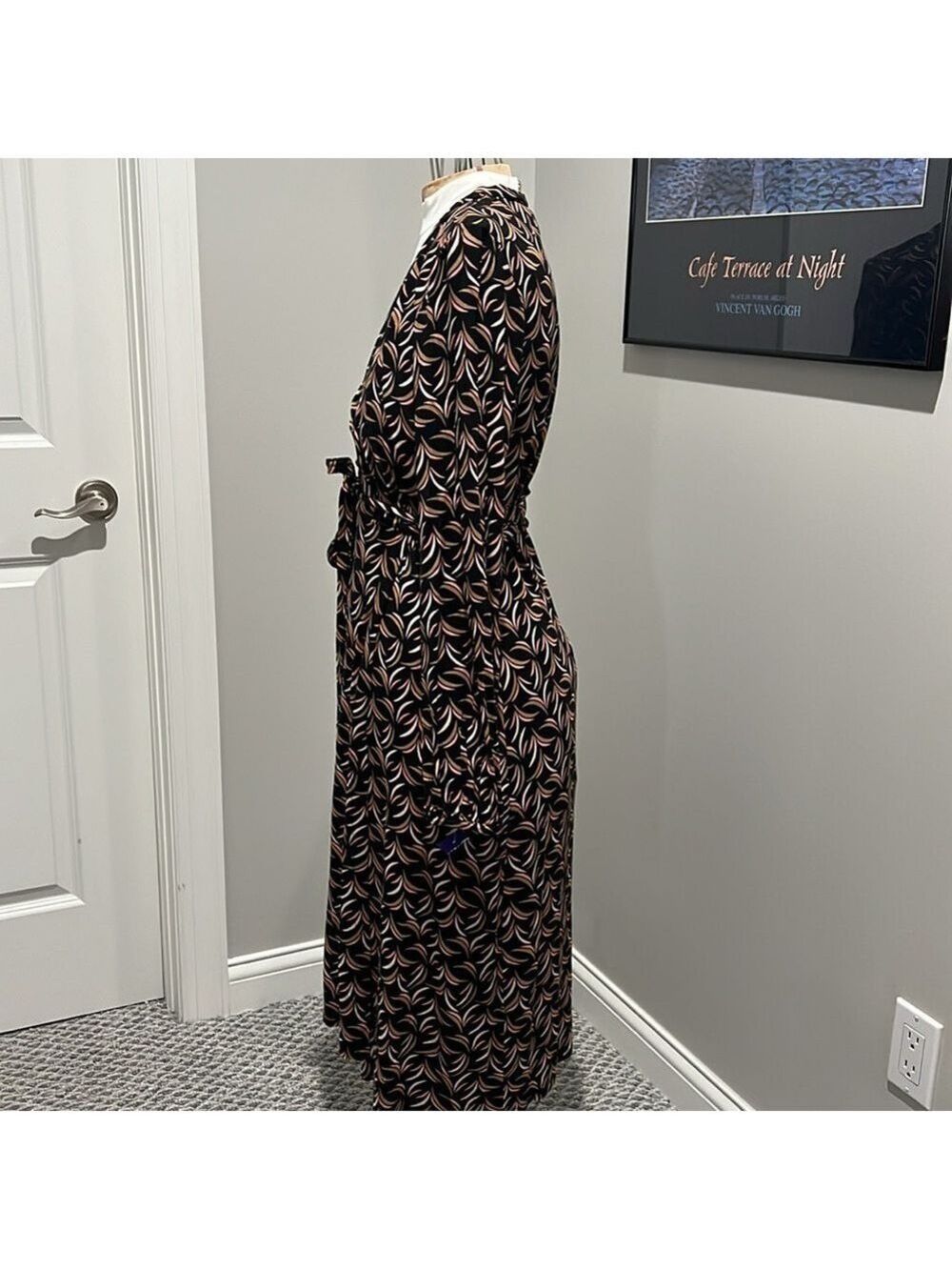 BODEN wrap dress in stylish print. Black/tan/light coral. Like new 8L - Picture 2 of 12